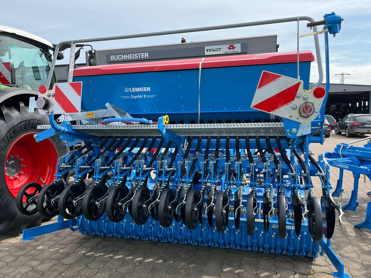 Lemken Zirkon 12/300 und Saphir 9/300 - Kombajn i sijačica: slika Lemken Zirkon 12/300 und Saphir 9/300 - Kombajn i sijačica Lemken Zirkon 12/300 und Saphir 9/300 - Kombajn i sijačica: slika Lemken Zirkon 12/300 und Saphir 9/300 - Kombajn i sijačica