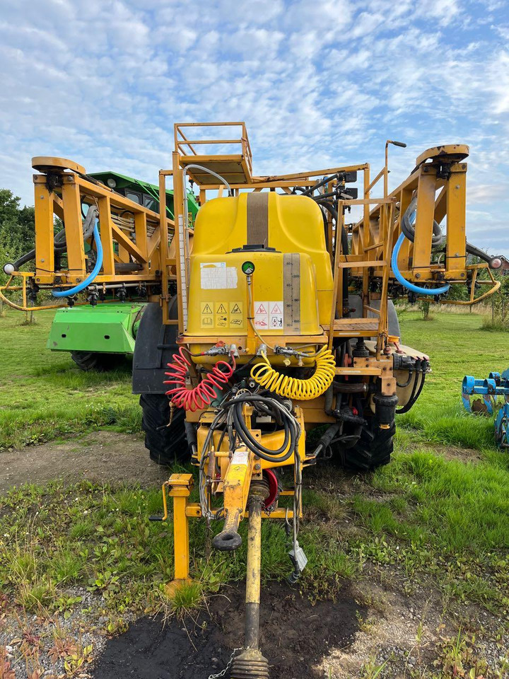 RTS 25/24 - Vučena prskalica: slika RTS 25/24 - Vučena prskalica RTS 25/24 - Vučena prskalica: slika RTS 25/24 - Vučena prskalica