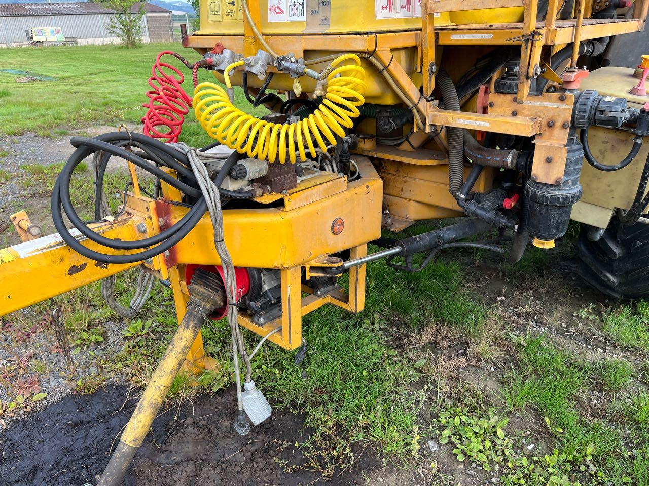 Vučena prskalica RTS 25/24: slika Vučena prskalica RTS 25/24 Vučena prskalica RTS 25/24: slika Vučena prskalica RTS 25/24