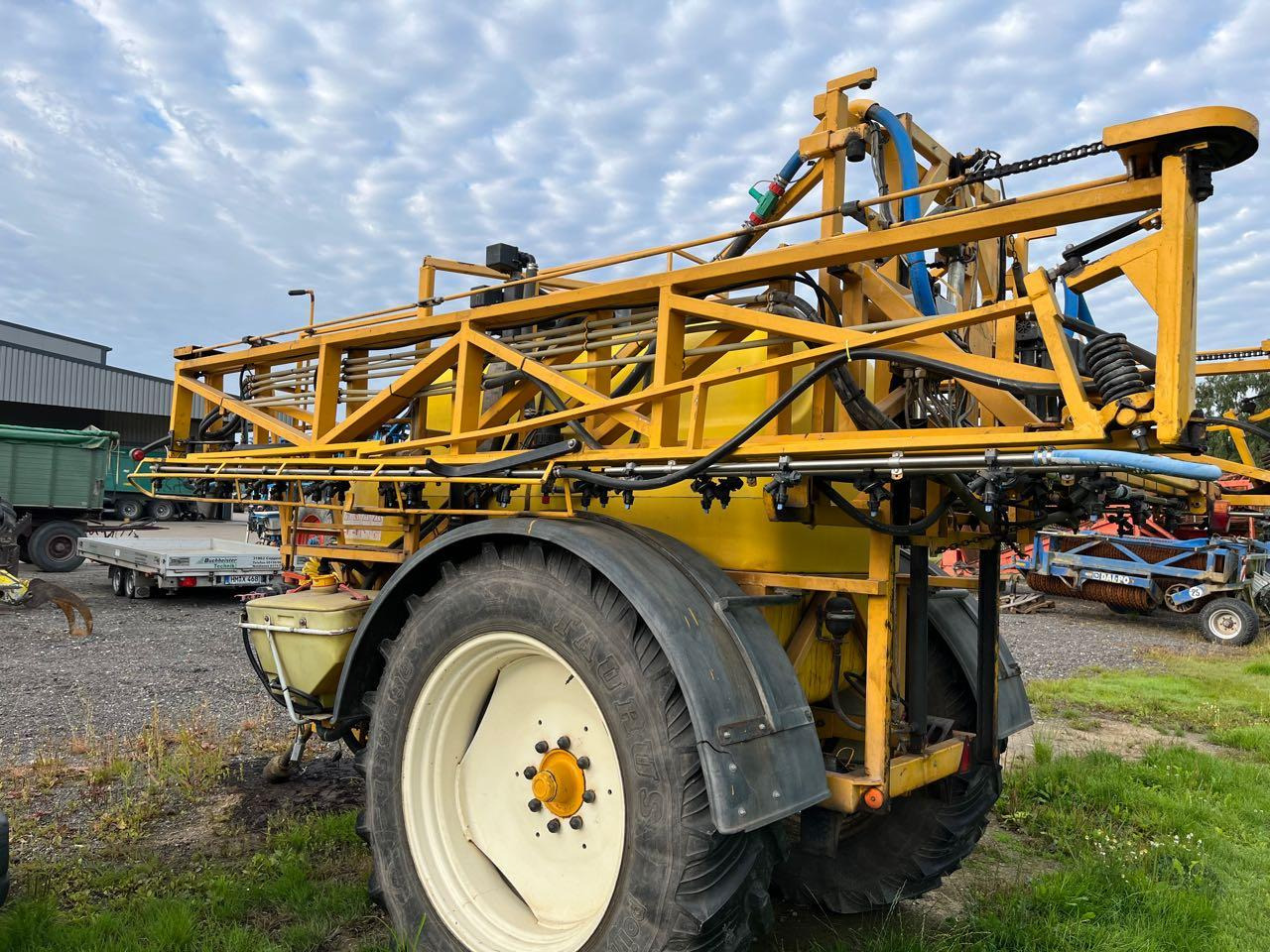 RTS 25/24 - Vučena prskalica: slika RTS 25/24 - Vučena prskalica RTS 25/24 - Vučena prskalica: slika RTS 25/24 - Vučena prskalica