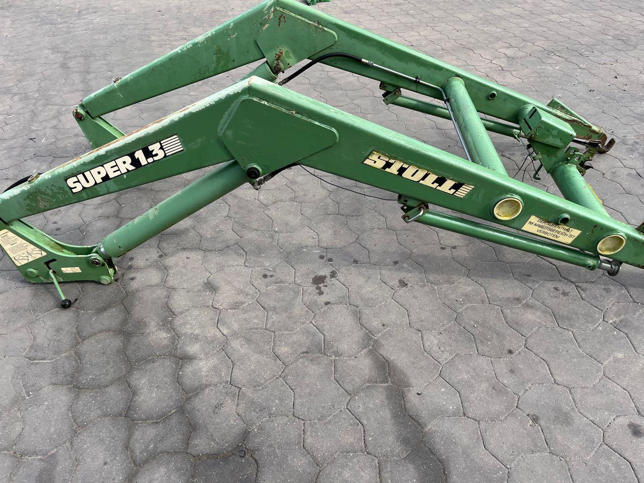 Stoll Super 1.3 - Prednji utovarivač za traktor: slika Stoll Super 1.3 - Prednji utovarivač za traktor Stoll Super 1.3 - Prednji utovarivač za traktor: slika Stoll Super 1.3 - Prednji utovarivač za traktor