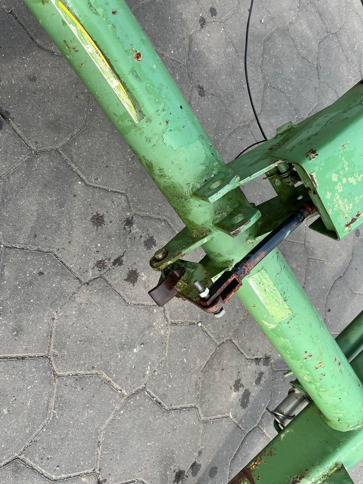 Stoll Super 1.3 - Prednji utovarivač za traktor: slika Stoll Super 1.3 - Prednji utovarivač za traktor Stoll Super 1.3 - Prednji utovarivač za traktor: slika Stoll Super 1.3 - Prednji utovarivač za traktor