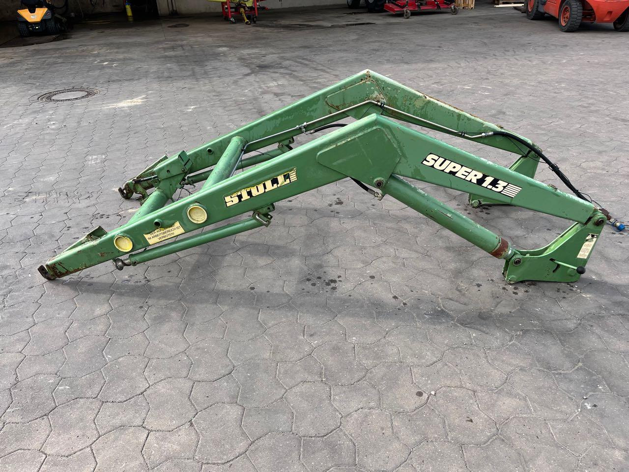 Stoll Super 1.3 - Prednji utovarivač za traktor: slika Stoll Super 1.3 - Prednji utovarivač za traktor Stoll Super 1.3 - Prednji utovarivač za traktor: slika Stoll Super 1.3 - Prednji utovarivač za traktor