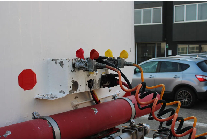 Atcomex + 3 AXEL + 32.000 ltr Fuel transport - Poluprikolica cisterna: slika Atcomex + 3 AXEL + 32.000 ltr Fuel transport - Poluprikolica cisterna Atcomex + 3 AXEL + 32.000 ltr Fuel transport - Poluprikolica cisterna: slika Atcomex + 3 AXEL + 32.000 ltr Fuel transport - Poluprikolica cisterna