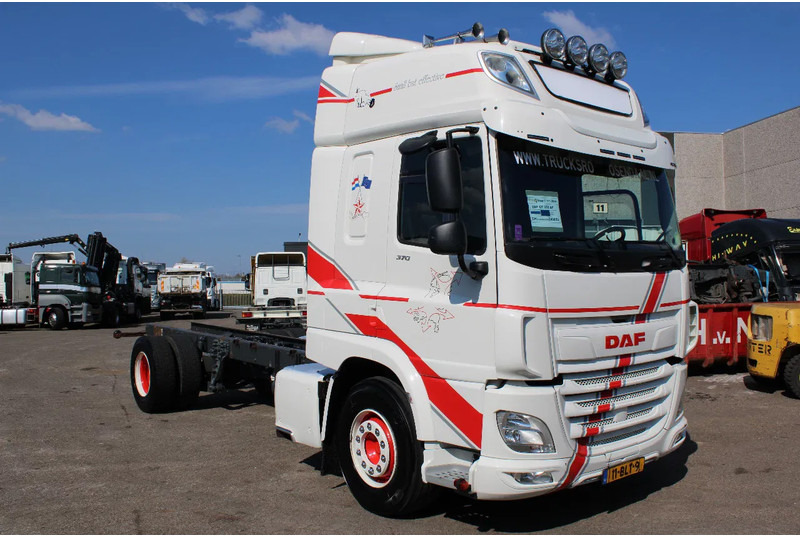 DAF CF 370 + euro 6 + ssc + full option - Kamion-šasija: slika DAF CF 370 + euro 6 + ssc + full option - Kamion-šasija DAF CF 370 + euro 6 + ssc + full option - Kamion-šasija: slika DAF CF 370 + euro 6 + ssc + full option - Kamion-šasija