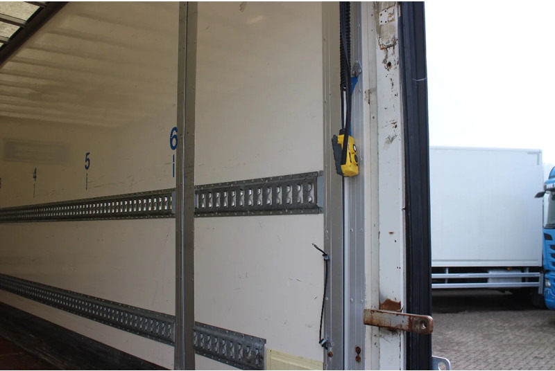Kamion sandučar DAF LF 210 + EURO 6 + 12t: slika Kamion sandučar DAF LF 210 + EURO 6 + 12t