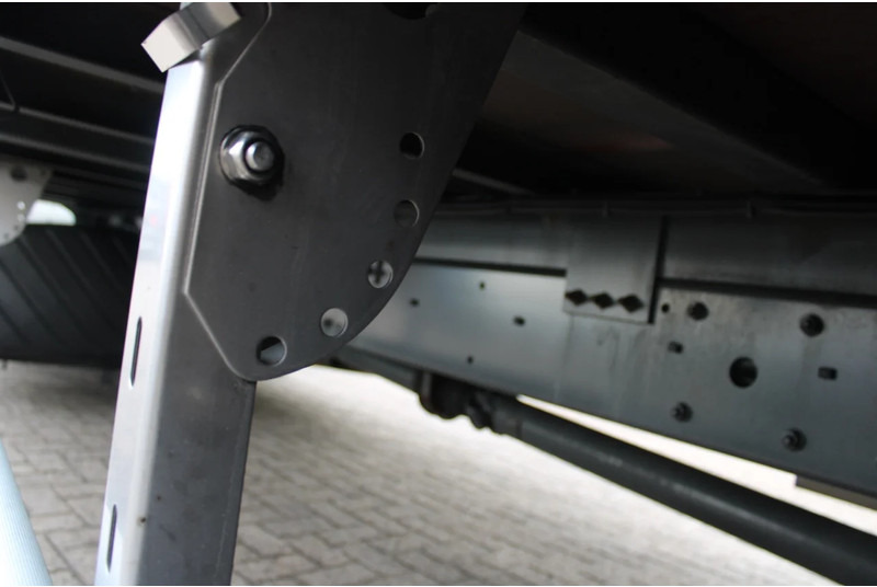 Kamion sandučar DAF LF 210 + EURO 6 + 12t: slika Kamion sandučar DAF LF 210 + EURO 6 + 12t