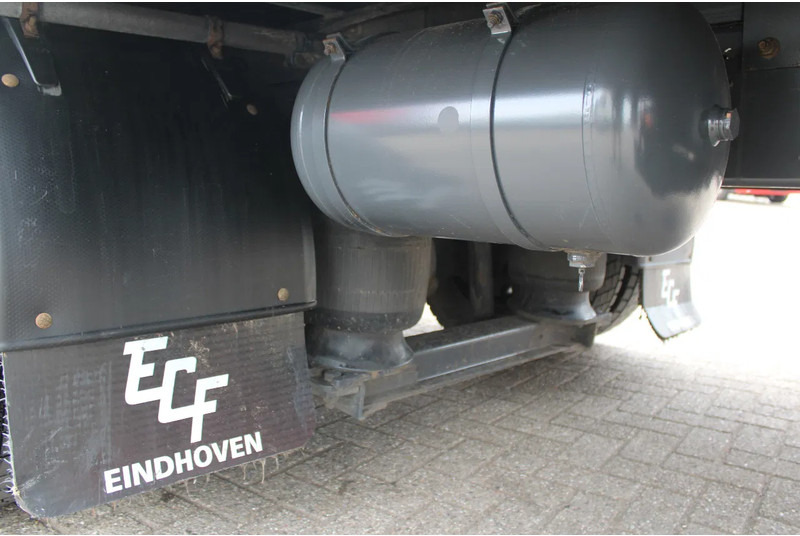 Kamion sandučar DAF LF 210 + euro 6 + lift + 12T + 3P: slika Kamion sandučar DAF LF 210 + euro 6 + lift + 12T + 3P