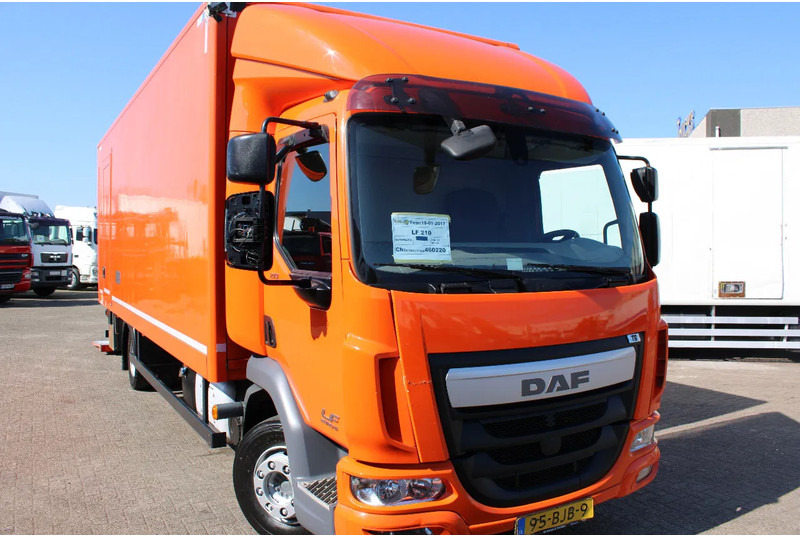 DAF LF 210 + euro 6 + lift + 12t - Kamion sandučar: slika DAF LF 210 + euro 6 + lift + 12t - Kamion sandučar DAF LF 210 + euro 6 + lift + 12t - Kamion sandučar: slika DAF LF 210 + euro 6 + lift + 12t - Kamion sandučar