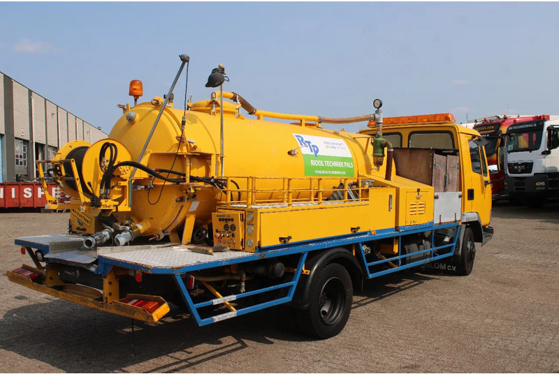 DAF LF 45.130 + RON 4.000LITER - Vakum kamion: slika DAF LF 45.130 + RON 4.000LITER - Vakum kamion DAF LF 45.130 + RON 4.000LITER - Vakum kamion: slika DAF LF 45.130 + RON 4.000LITER - Vakum kamion