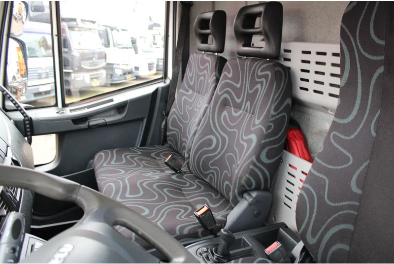 Kamion sandučar Iveco Eurocargo 160e25 + lift + euro 6: slika Kamion sandučar Iveco Eurocargo 160e25 + lift + euro 6