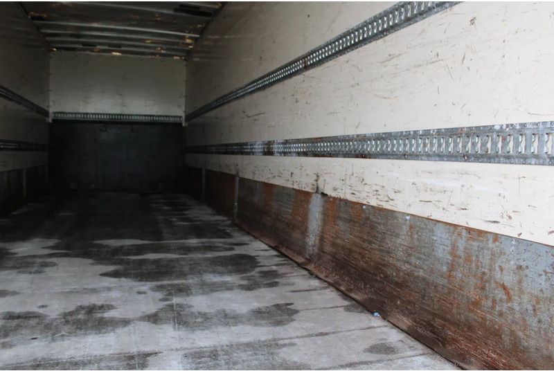 Kamion sandučar Iveco Eurocargo 160e25 + lift + euro 6: slika Kamion sandučar Iveco Eurocargo 160e25 + lift + euro 6