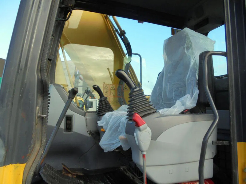 Komatsu PC180LC7K Galeo + Bucket + Hamer functie - Bager gusjeničar: slika Komatsu PC180LC7K Galeo + Bucket + Hamer functie - Bager gusjeničar Komatsu PC180LC7K Galeo + Bucket + Hamer functie - Bager gusjeničar: slika Komatsu PC180LC7K Galeo + Bucket + Hamer functie - Bager gusjeničar
