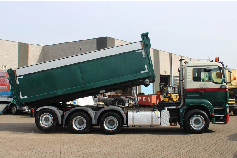 MAN TGA 35.400 8X4 + MANUAL! + NCH kipper/ bitum sprayer - Kamion s kabelskim sustavom: slika MAN TGA 35.400 8X4 + MANUAL! + NCH kipper/ bitum sprayer - Kamion s kabelskim sustavom MAN TGA 35.400 8X4 + MANUAL! + NCH kipper/ bitum sprayer - Kamion s kabelskim sustavom: slika MAN TGA 35.400 8X4 + MANUAL! + NCH kipper/ bitum sprayer - Kamion s kabelskim sustavom