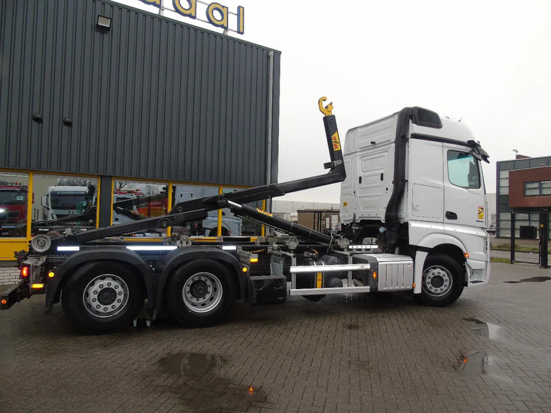 Mercedes-Benz Actros 2548 + 6x2 + RETARDER + 132.000km + 20TON HOOK HYVA - Kamion s kukastom dizalicom: slika Mercedes-Benz Actros 2548 + 6x2 + RETARDER + 132.000km + 20TON HOOK HYVA - Kamion s kukastom dizalicom Mercedes-Benz Actros 2548 + 6x2 + RETARDER + 132.000km + 20TON HOOK HYVA - Kamion s kukastom dizalicom: slika Mercedes-Benz Actros 2548 + 6x2 + RETARDER + 132.000km + 20TON HOOK HYVA - Kamion s kukastom dizalicom