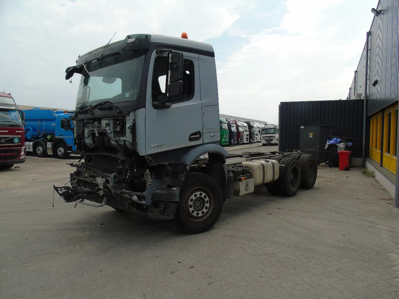 Mercedes-Benz Arocs 2640 + 6x4 + functional / engine good + EURO 6 + Drivabale - Kamion-šasija: slika Mercedes-Benz Arocs 2640 + 6x4 + functional / engine good + EURO 6 + Drivabale - Kamion-šasija Mercedes-Benz Arocs 2640 + 6x4 + functional / engine good + EURO 6 + Drivabale - Kamion-šasija: slika Mercedes-Benz Arocs 2640 + 6x4 + functional / engine good + EURO 6 + Drivabale - Kamion-šasija
