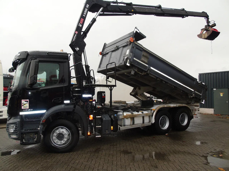 Mercedes-Benz Arocs 2643 + HIAB + 3 SIDE TIPPER - Kamion s kranom: slika Mercedes-Benz Arocs 2643 + HIAB + 3 SIDE TIPPER - Kamion s kranom Mercedes-Benz Arocs 2643 + HIAB + 3 SIDE TIPPER - Kamion s kranom: slika Mercedes-Benz Arocs 2643 + HIAB + 3 SIDE TIPPER - Kamion s kranom