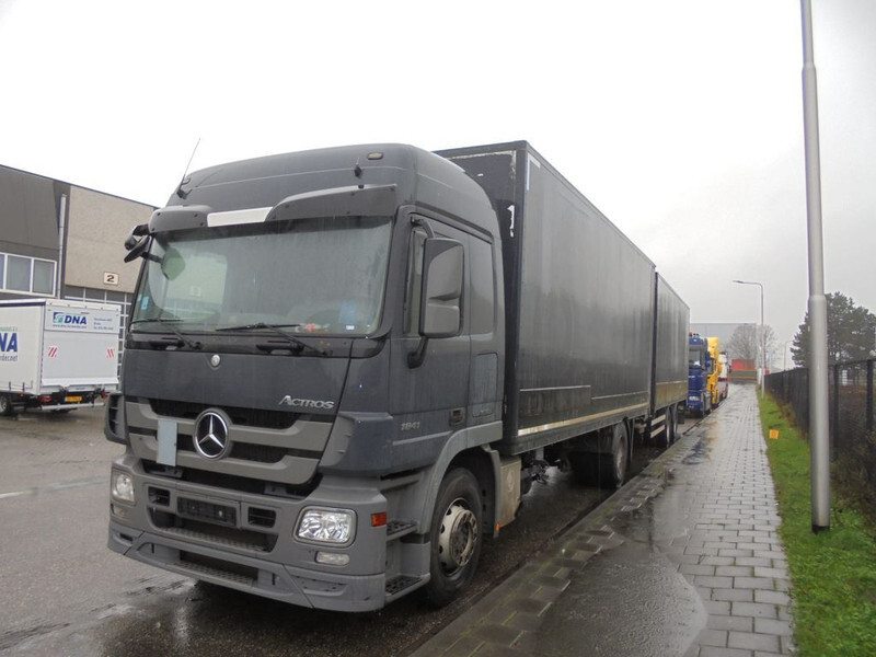 Renders RMAC 9.9 + 2 AXLE + Combi - Prikolica sa zatvorenim sandukom: slika Renders RMAC 9.9 + 2 AXLE + Combi - Prikolica sa zatvorenim sandukom Renders RMAC 9.9 + 2 AXLE + Combi - Prikolica sa zatvorenim sandukom: slika Renders RMAC 9.9 + 2 AXLE + Combi - Prikolica sa zatvorenim sandukom