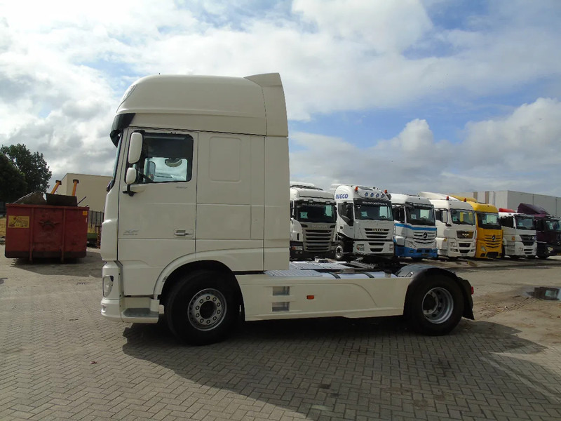 DAF XF 460 + ssc +euro 6 +4x in stock - Tegljač: slika DAF XF 460 + ssc +euro 6 +4x in stock - Tegljač DAF XF 460 + ssc +euro 6 +4x in stock - Tegljač: slika DAF XF 460 + ssc +euro 6 +4x in stock - Tegljač