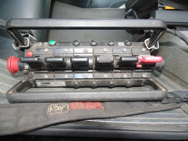 Tegljač MAN TGA 41.430 + HIAB 800 6x + 5x JIB WINCH + 8X4 + REMOTE: slika Tegljač MAN TGA 41.430 + HIAB 800 6x + 5x JIB WINCH + 8X4 + REMOTE Tegljač MAN TGA 41.430 + HIAB 800 6x + 5x JIB WINCH + 8X4 + REMOTE: slika Tegljač MAN TGA 41.430 + HIAB 800 6x + 5x JIB WINCH + 8X4 + REMOTE