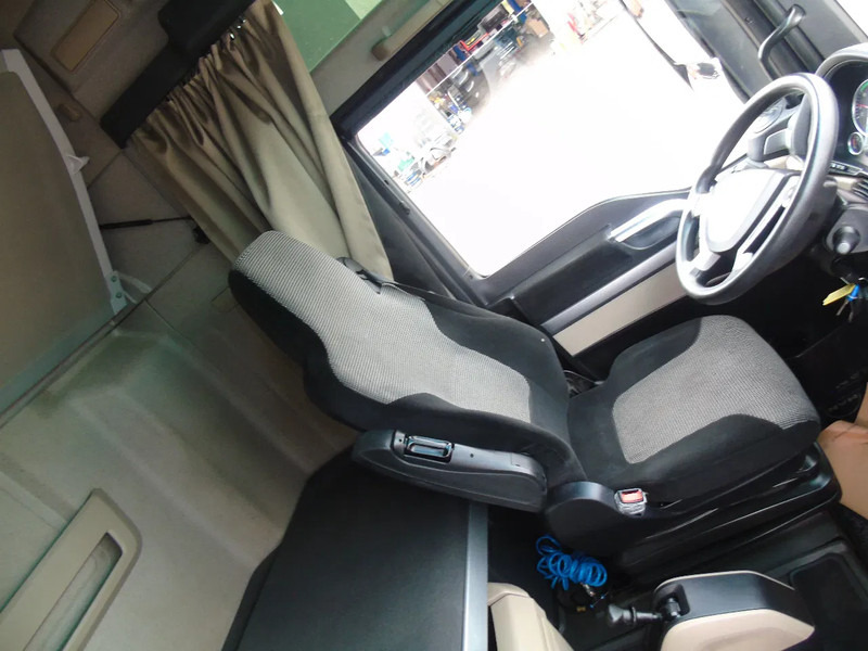 Tegljač MAN TGX 18.460 + euro 6 + 6x in stock: slika Tegljač MAN TGX 18.460 + euro 6 + 6x in stock