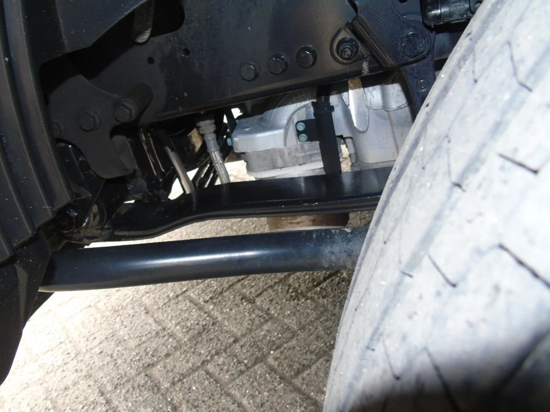 Tegljač MAN TGX 18.460 + euro 6 + 6x in stock: slika Tegljač MAN TGX 18.460 + euro 6 + 6x in stock