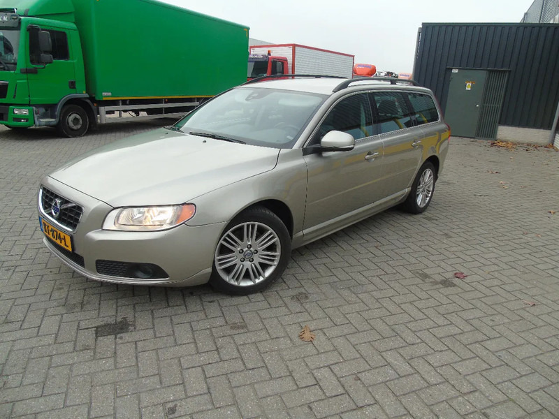 Volvo V70 + manual - Hatchback: slika Volvo V70 + manual - Hatchback Volvo V70 + manual - Hatchback: slika Volvo V70 + manual - Hatchback