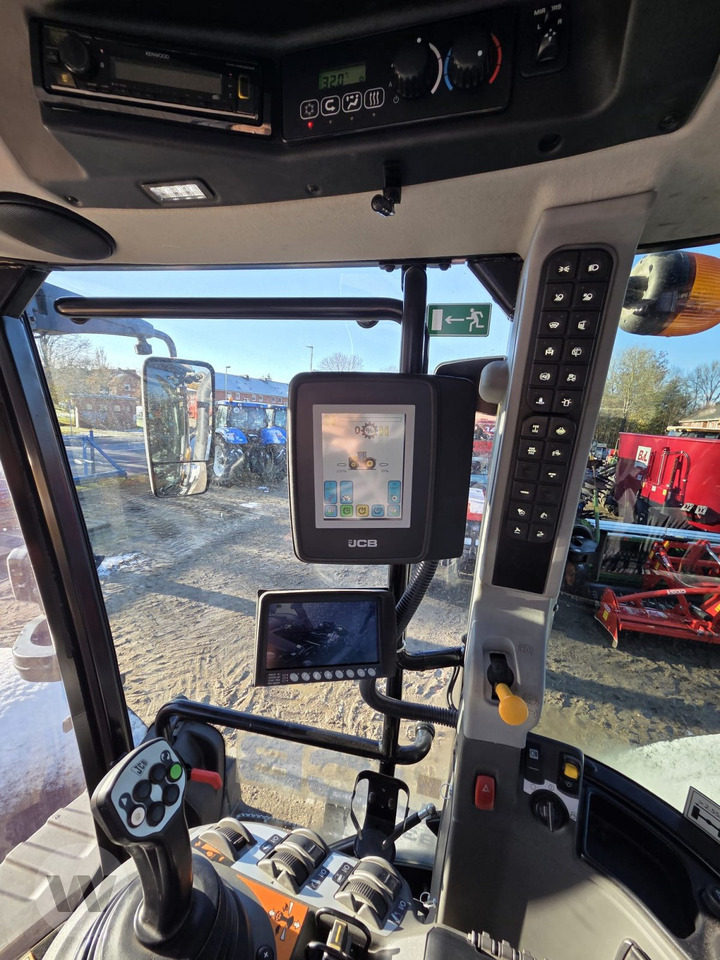 Zakup JCB FasTrac 8330 JCB FasTrac 8330: slika Zakup JCB FasTrac 8330 JCB FasTrac 8330