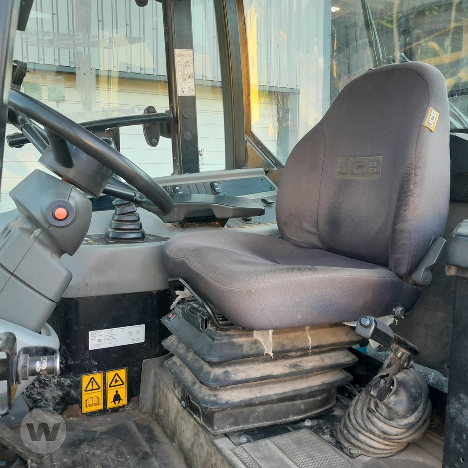JCB TM 220 - Utovarivač na kotačima: slika JCB TM 220 - Utovarivač na kotačima JCB TM 220 - Utovarivač na kotačima: slika JCB TM 220 - Utovarivač na kotačima