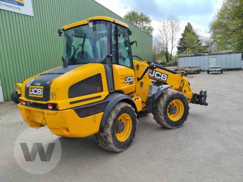 JCB TM 220 - Utovarivač na kotačima: slika JCB TM 220 - Utovarivač na kotačima JCB TM 220 - Utovarivač na kotačima: slika JCB TM 220 - Utovarivač na kotačima