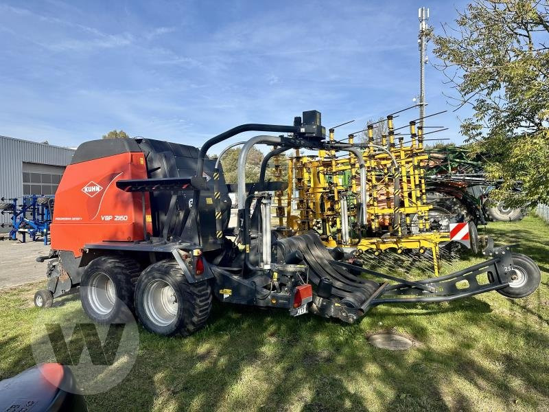 Kuhn VBP 2160 - Rolo balirka: slika Kuhn VBP 2160 - Rolo balirka Kuhn VBP 2160 - Rolo balirka: slika Kuhn VBP 2160 - Rolo balirka