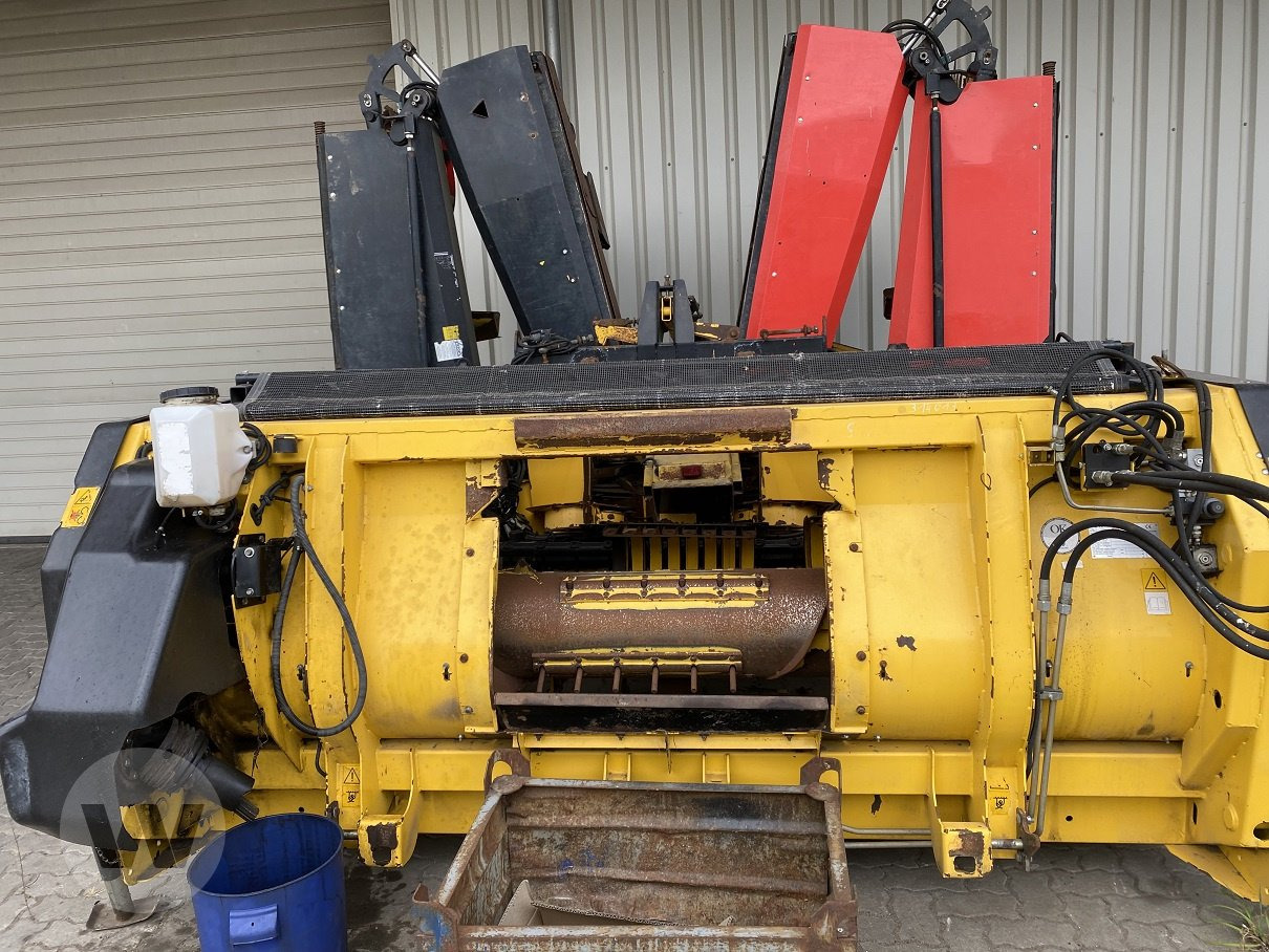 New Holland 270 FP - Priključak za silažni kombajn: slika New Holland 270 FP - Priključak za silažni kombajn New Holland 270 FP - Priključak za silažni kombajn: slika New Holland 270 FP - Priključak za silažni kombajn