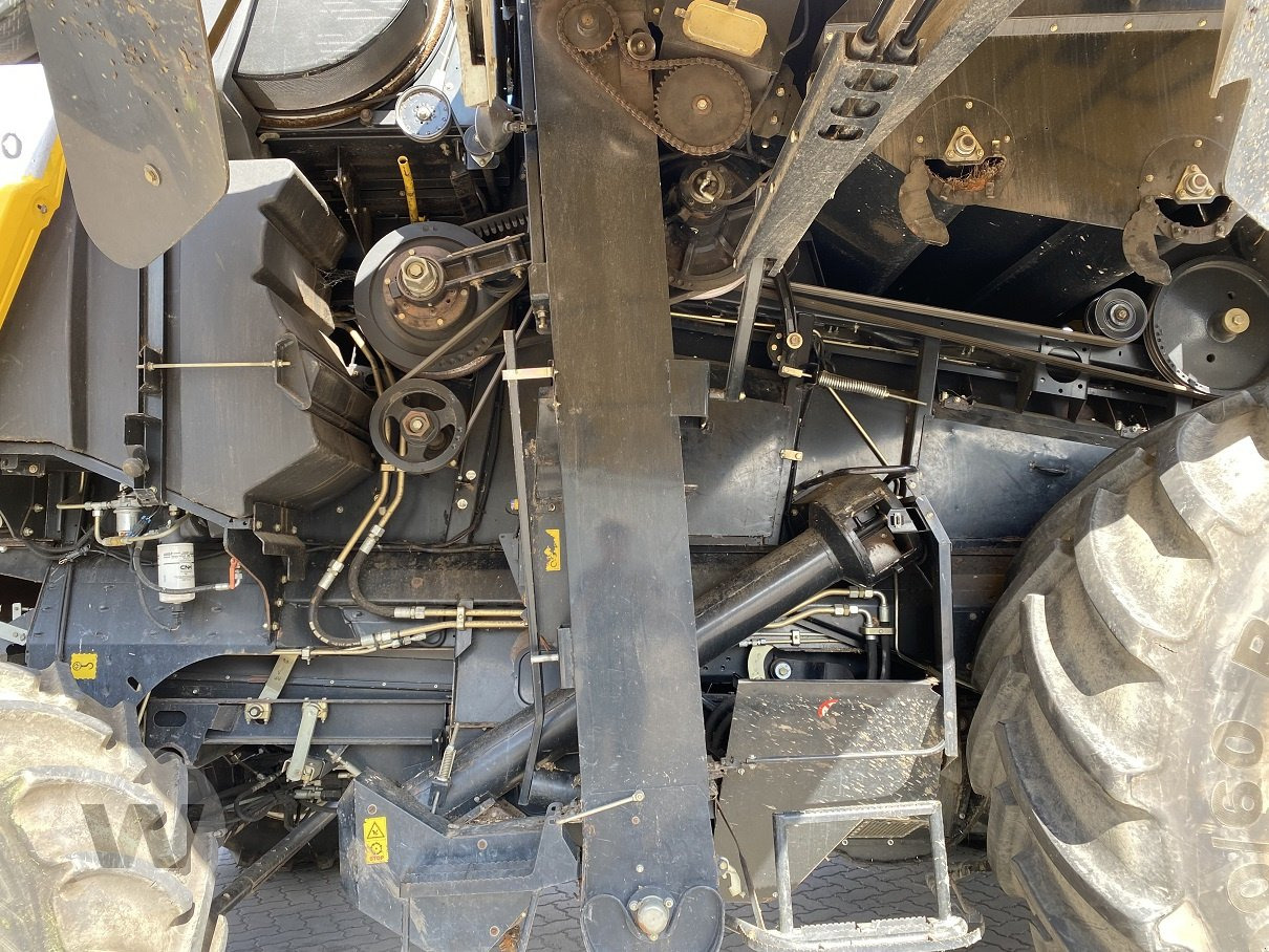 New Holland CR 9090 - Kombajn za žetvu: slika New Holland CR 9090 - Kombajn za žetvu New Holland CR 9090 - Kombajn za žetvu: slika New Holland CR 9090 - Kombajn za žetvu