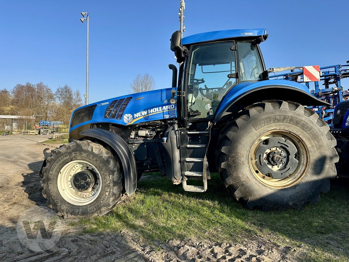 Traktor New Holland T 8.360: slika Traktor New Holland T 8.360