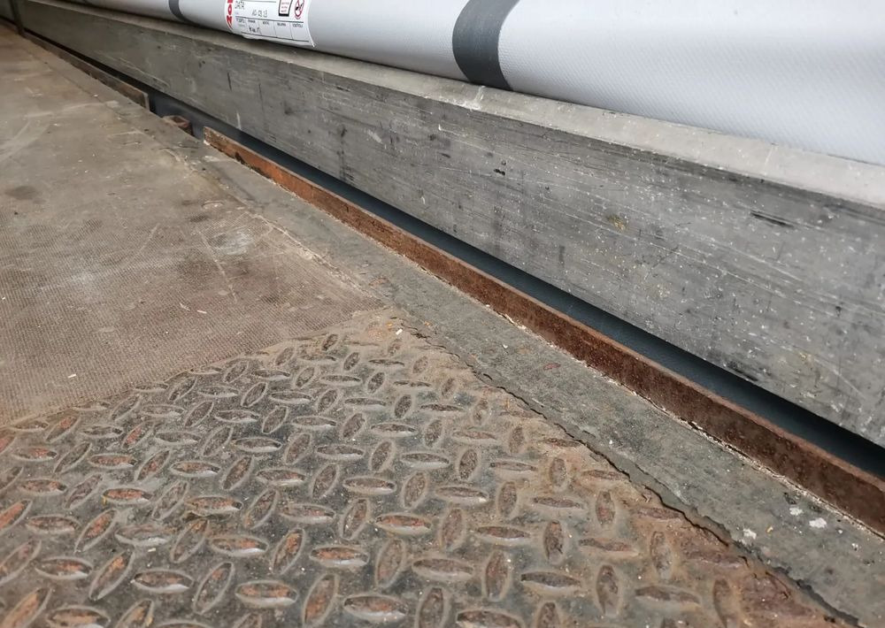 Poluprikolica s ceradom Krone STANDARD FIRANKA: slika Poluprikolica s ceradom Krone STANDARD FIRANKA Poluprikolica s ceradom Krone STANDARD FIRANKA: slika Poluprikolica s ceradom Krone STANDARD FIRANKA