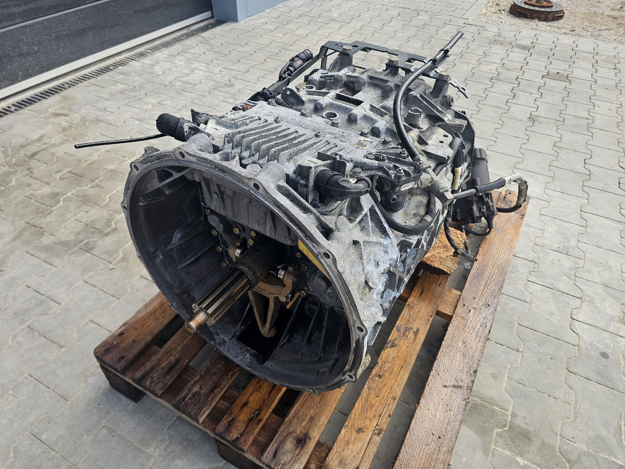 DAF XF 105 GEARBOX / 12AS2330 TD / COMPLETE / WORLDWIDE DELIVERY - Mjenjač: slika DAF XF 105 GEARBOX / 12AS2330 TD / COMPLETE / WORLDWIDE DELIVERY - Mjenjač DAF XF 105 GEARBOX / 12AS2330 TD / COMPLETE / WORLDWIDE DELIVERY - Mjenjač: slika DAF XF 105 GEARBOX / 12AS2330 TD / COMPLETE / WORLDWIDE DELIVERY - Mjenjač