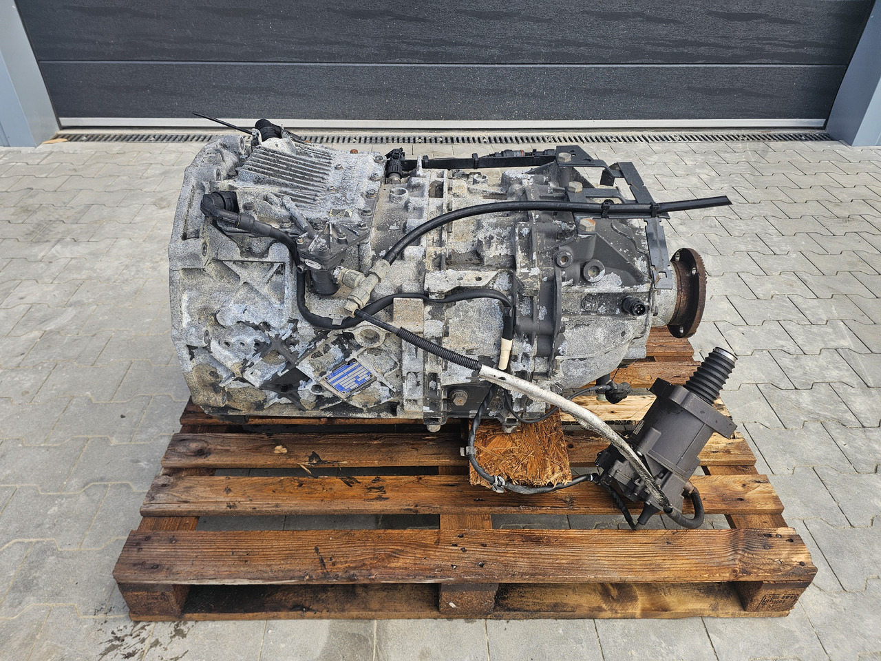 DAF XF 105 GEARBOX / 12AS2330 TD / COMPLETE / WORLDWIDE DELIVERY - Mjenjač: slika DAF XF 105 GEARBOX / 12AS2330 TD / COMPLETE / WORLDWIDE DELIVERY - Mjenjač DAF XF 105 GEARBOX / 12AS2330 TD / COMPLETE / WORLDWIDE DELIVERY - Mjenjač: slika DAF XF 105 GEARBOX / 12AS2330 TD / COMPLETE / WORLDWIDE DELIVERY - Mjenjač