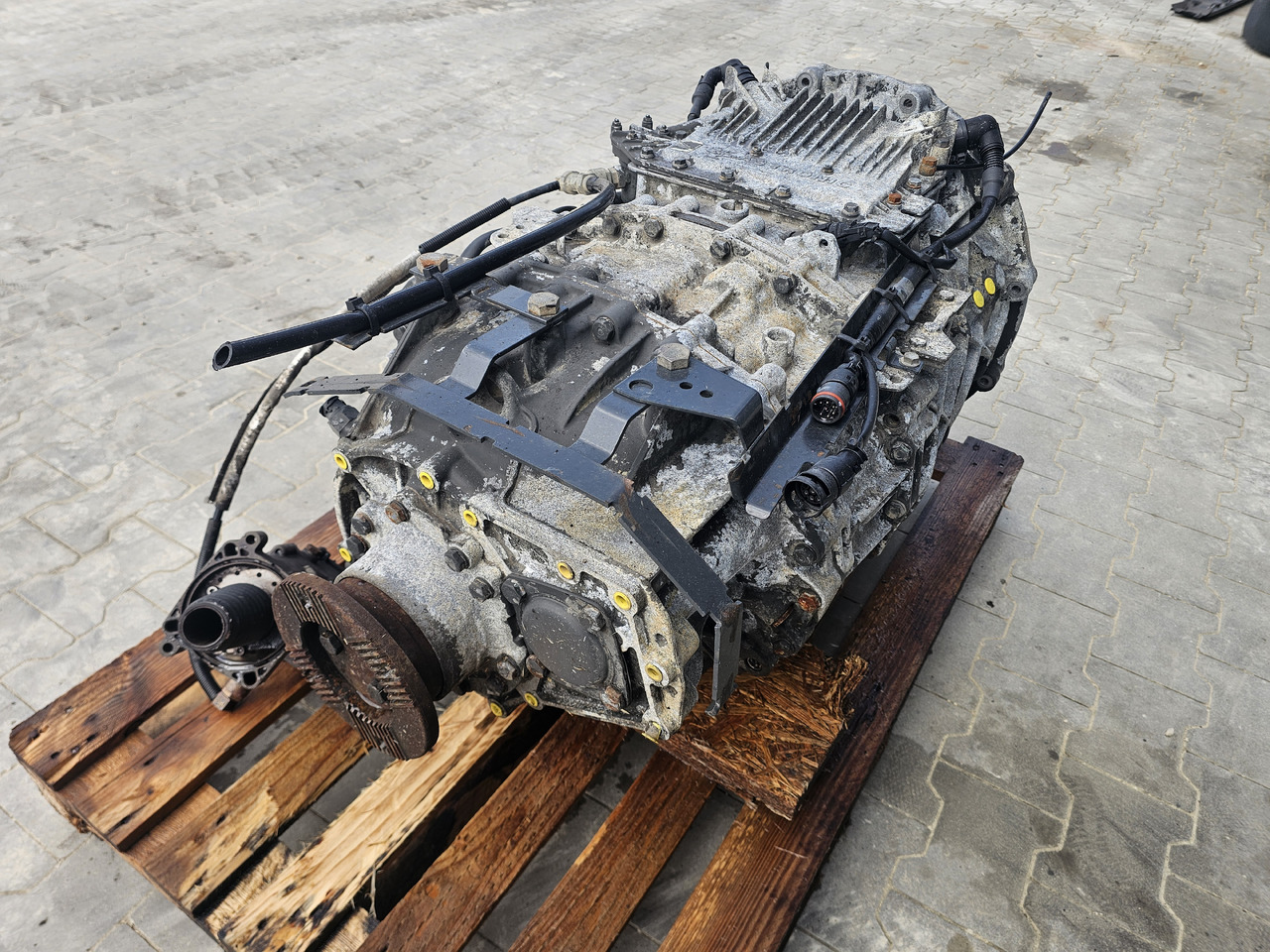 DAF XF 105 GEARBOX / 12AS2330 TD / COMPLETE / WORLDWIDE DELIVERY - Mjenjač: slika DAF XF 105 GEARBOX / 12AS2330 TD / COMPLETE / WORLDWIDE DELIVERY - Mjenjač DAF XF 105 GEARBOX / 12AS2330 TD / COMPLETE / WORLDWIDE DELIVERY - Mjenjač: slika DAF XF 105 GEARBOX / 12AS2330 TD / COMPLETE / WORLDWIDE DELIVERY - Mjenjač