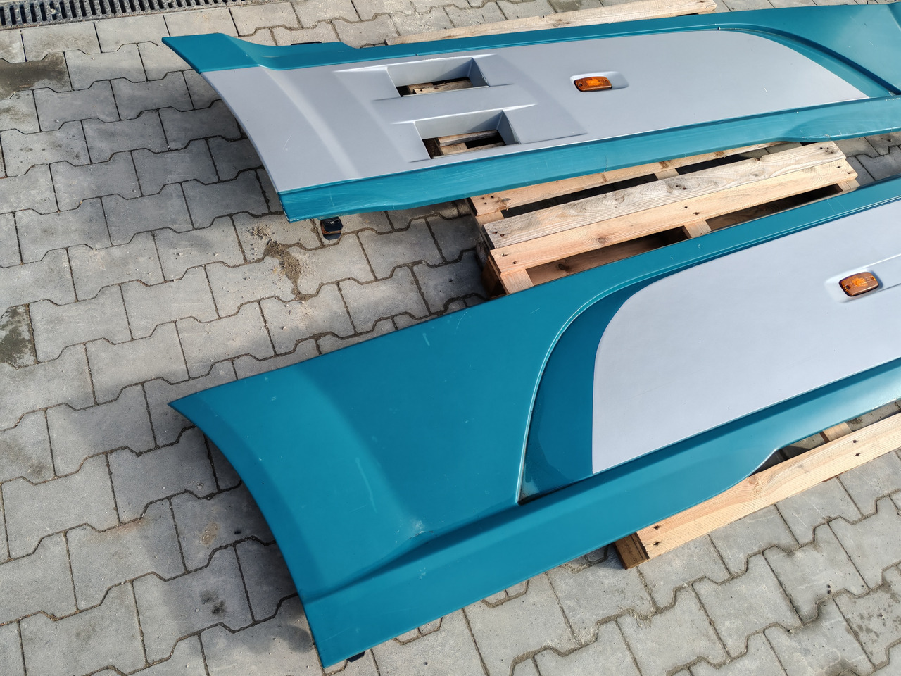 DAF XF106 EURO 6 / SIDE SPOILERS SET - Aerodinamika/ Spojler: slika DAF XF106 EURO 6 / SIDE SPOILERS SET - Aerodinamika/ Spojler DAF XF106 EURO 6 / SIDE SPOILERS SET - Aerodinamika/ Spojler: slika DAF XF106 EURO 6 / SIDE SPOILERS SET - Aerodinamika/ Spojler