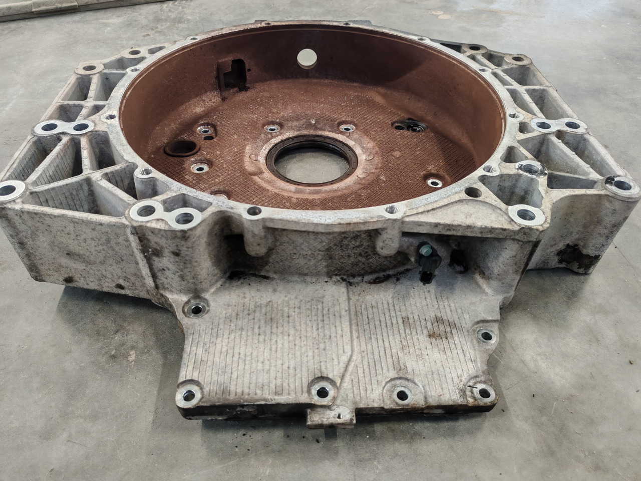 MAN TGS TGX EURO6 / D2676LF / FLYWHEEL HOUSING / 51014013297 - Zamašnjak: slika MAN TGS TGX EURO6 / D2676LF / FLYWHEEL HOUSING / 51014013297 - Zamašnjak MAN TGS TGX EURO6 / D2676LF / FLYWHEEL HOUSING / 51014013297 - Zamašnjak: slika MAN TGS TGX EURO6 / D2676LF / FLYWHEEL HOUSING / 51014013297 - Zamašnjak