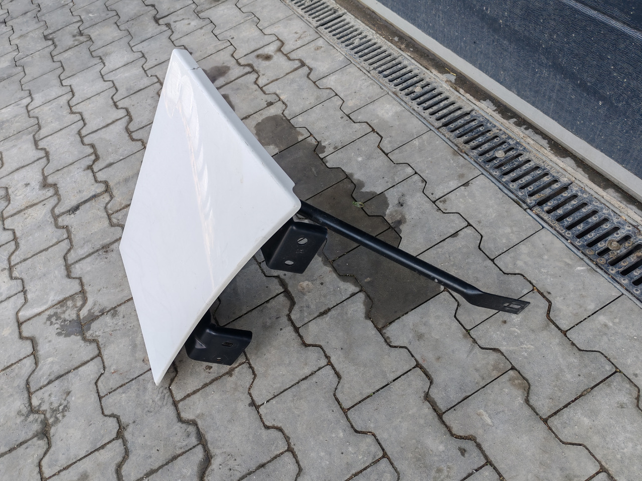 RENAULT RANGE T EURO 6 / HIGH CAB / RIGHT SPOILER EXTENDER - Aerodinamika/ Spojler: slika RENAULT RANGE T EURO 6 / HIGH CAB / RIGHT SPOILER EXTENDER - Aerodinamika/ Spojler RENAULT RANGE T EURO 6 / HIGH CAB / RIGHT SPOILER EXTENDER - Aerodinamika/ Spojler: slika RENAULT RANGE T EURO 6 / HIGH CAB / RIGHT SPOILER EXTENDER - Aerodinamika/ Spojler