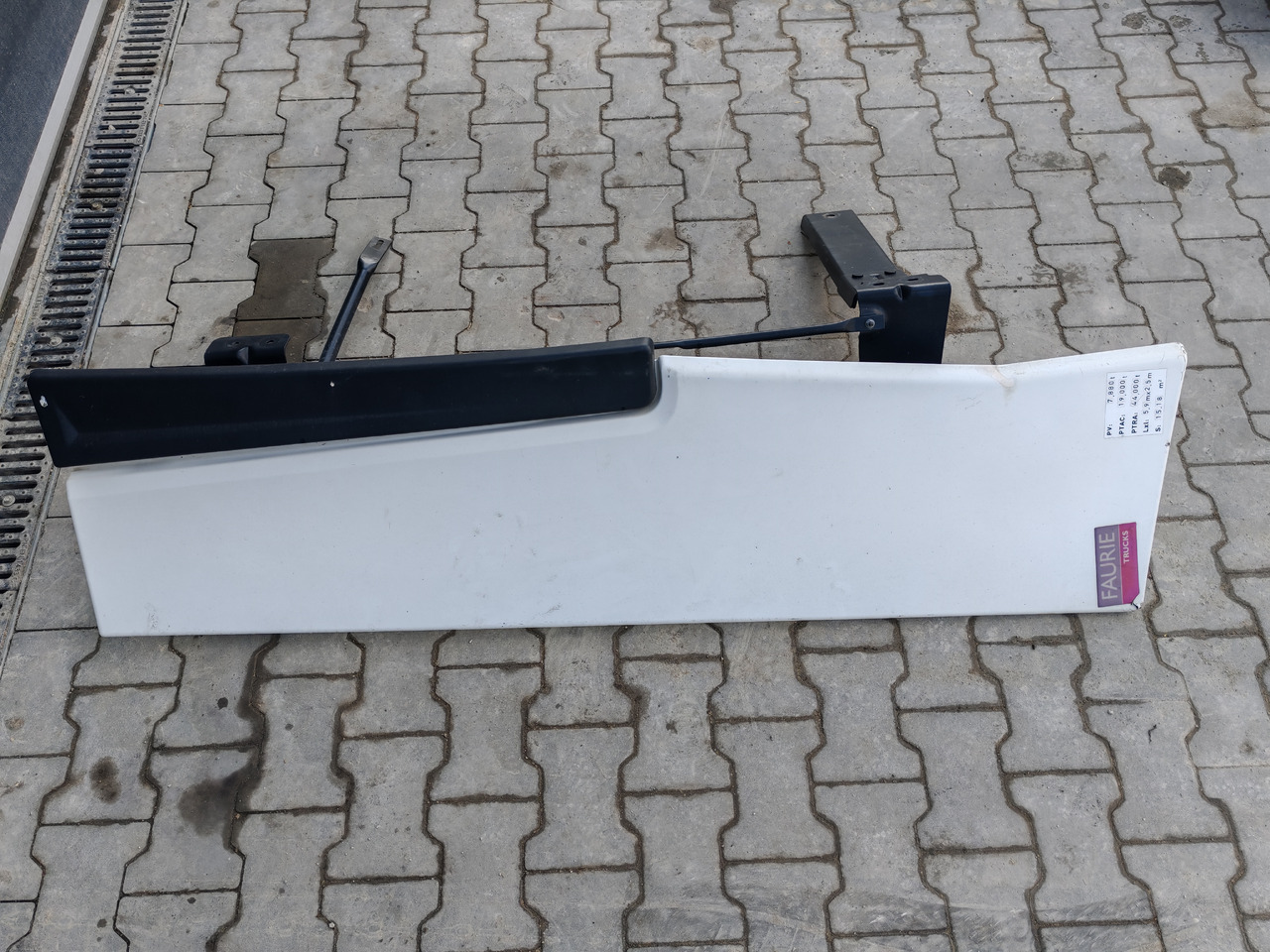 RENAULT RANGE T EURO 6 / HIGH CAB / RIGHT SPOILER - Aerodinamika/ Spojler: slika RENAULT RANGE T EURO 6 / HIGH CAB / RIGHT SPOILER - Aerodinamika/ Spojler RENAULT RANGE T EURO 6 / HIGH CAB / RIGHT SPOILER - Aerodinamika/ Spojler: slika RENAULT RANGE T EURO 6 / HIGH CAB / RIGHT SPOILER - Aerodinamika/ Spojler