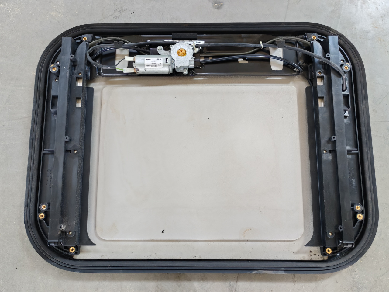 RENAULT RANGE T / SUNROOF / 7484505331 - Staklo i dijelovi: slika RENAULT RANGE T / SUNROOF / 7484505331 - Staklo i dijelovi RENAULT RANGE T / SUNROOF / 7484505331 - Staklo i dijelovi: slika RENAULT RANGE T / SUNROOF / 7484505331 - Staklo i dijelovi