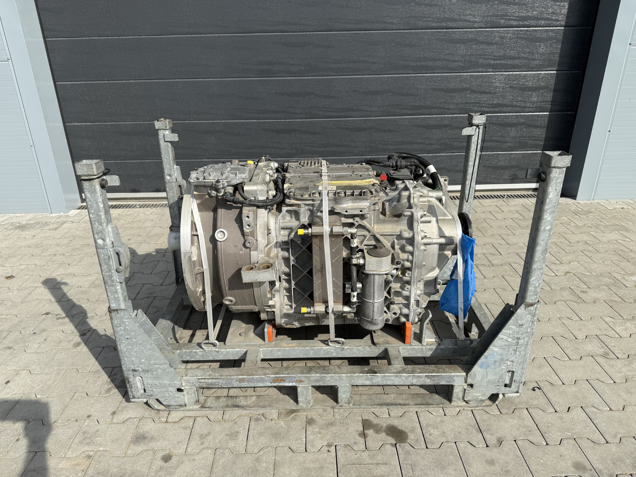 VOLVO BUS HYBRID Automatic gearbox AT2412F electric motor EMDS120 (EMD300B) / NEW - Mjenjač za Gradski autobus: slika VOLVO BUS HYBRID Automatic gearbox AT2412F electric motor EMDS120 (EMD300B) / NEW - Mjenjač za Gradski autobus VOLVO BUS HYBRID Automatic gearbox AT2412F electric motor EMDS120 (EMD300B) / NEW - Mjenjač za Gradski autobus: slika VOLVO BUS HYBRID Automatic gearbox AT2412F electric motor EMDS120 (EMD300B) / NEW - Mjenjač za Gradski autobus