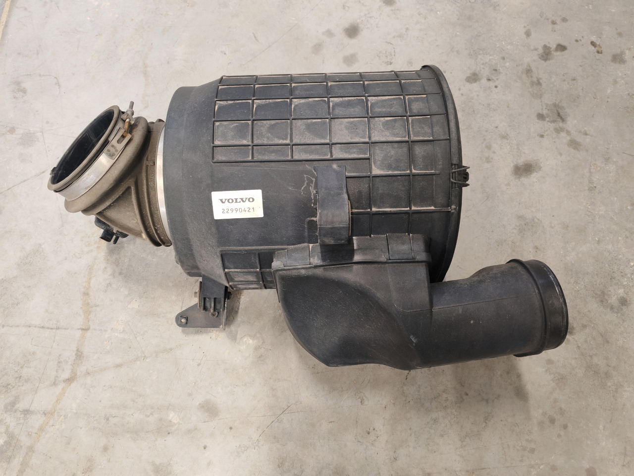 VOLVO FH5 FM5 EURO 6 / COMPLETE AIR FILTER / 22990421 - Filter zraka: slika VOLVO FH5 FM5 EURO 6 / COMPLETE AIR FILTER / 22990421 - Filter zraka VOLVO FH5 FM5 EURO 6 / COMPLETE AIR FILTER / 22990421 - Filter zraka: slika VOLVO FH5 FM5 EURO 6 / COMPLETE AIR FILTER / 22990421 - Filter zraka