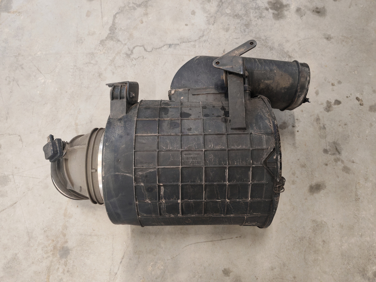 VOLVO FH5 FM5 EURO 6 / COMPLETE AIR FILTER / 22990421 - Filter zraka: slika VOLVO FH5 FM5 EURO 6 / COMPLETE AIR FILTER / 22990421 - Filter zraka VOLVO FH5 FM5 EURO 6 / COMPLETE AIR FILTER / 22990421 - Filter zraka: slika VOLVO FH5 FM5 EURO 6 / COMPLETE AIR FILTER / 22990421 - Filter zraka