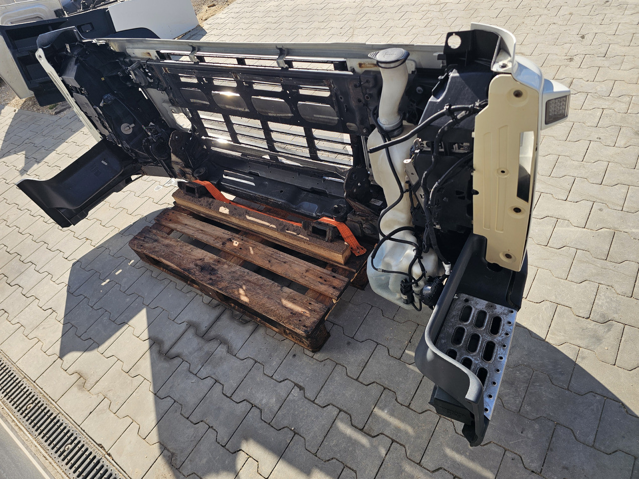 VOLVO FM 3 / COMPLETE FRONT BUMPER - Branik: slika VOLVO FM 3 / COMPLETE FRONT BUMPER - Branik VOLVO FM 3 / COMPLETE FRONT BUMPER - Branik: slika VOLVO FM 3 / COMPLETE FRONT BUMPER - Branik