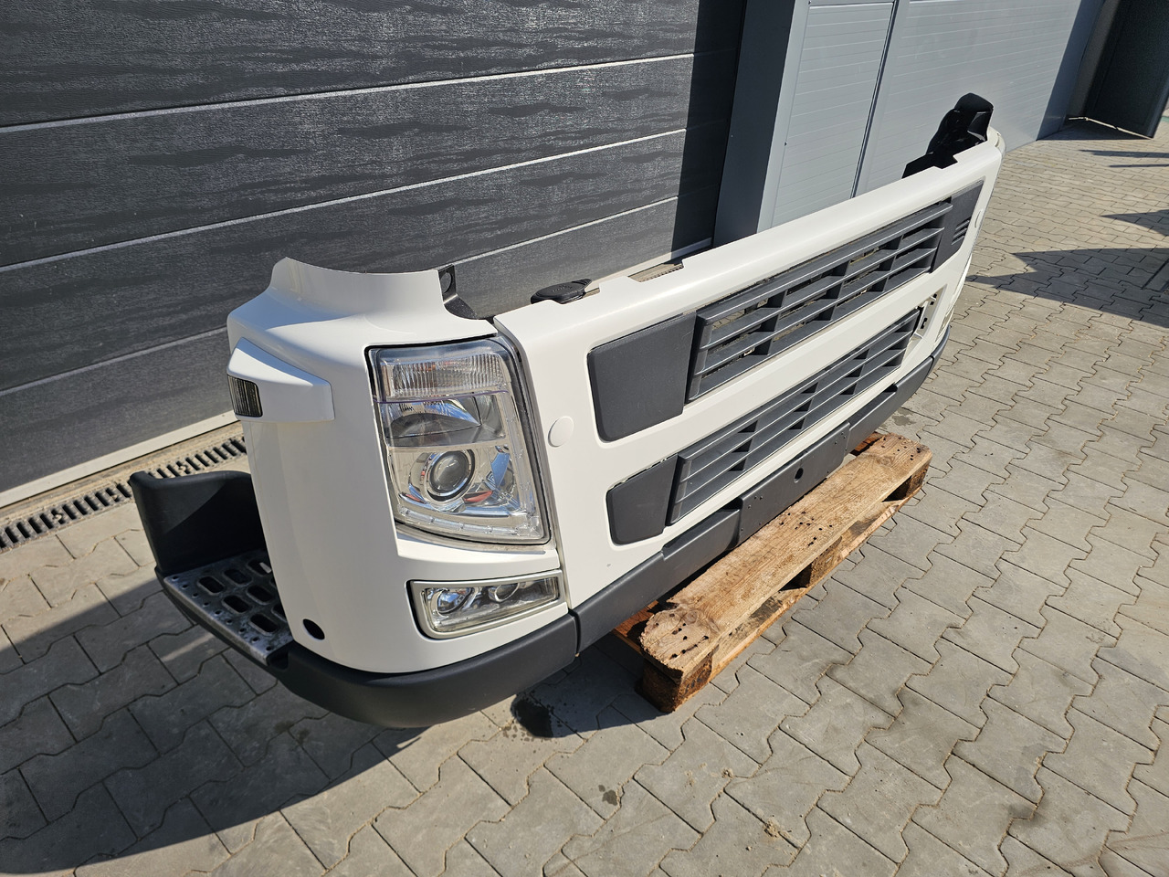 VOLVO FM 3 / COMPLETE FRONT BUMPER - Branik: slika VOLVO FM 3 / COMPLETE FRONT BUMPER - Branik VOLVO FM 3 / COMPLETE FRONT BUMPER - Branik: slika VOLVO FM 3 / COMPLETE FRONT BUMPER - Branik