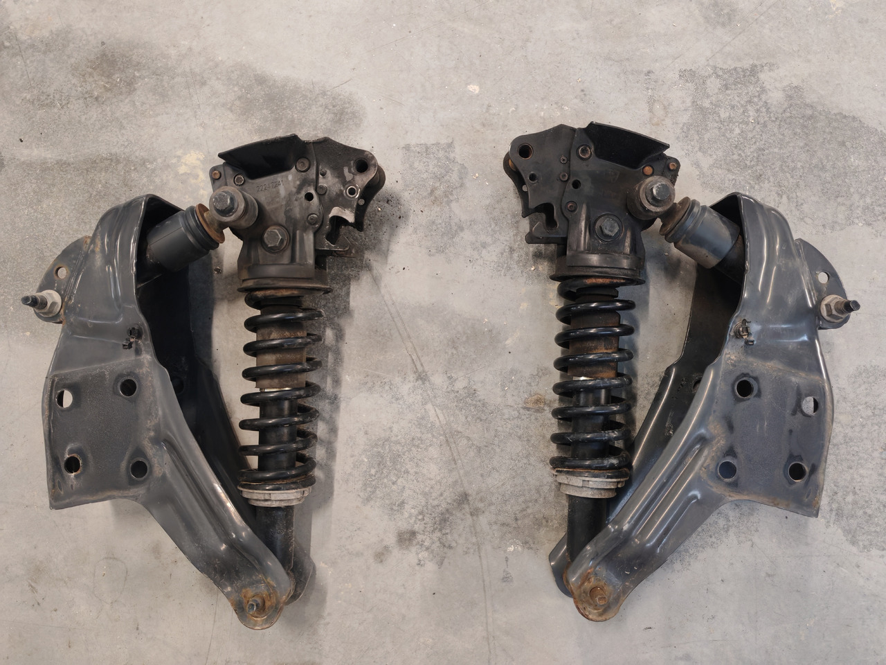 VOLVO FM5 / REAR CAB SUNSPENSION / 21171968 21172132 - Ovjes kabine: slika VOLVO FM5 / REAR CAB SUNSPENSION / 21171968 21172132 - Ovjes kabine VOLVO FM5 / REAR CAB SUNSPENSION / 21171968 21172132 - Ovjes kabine: slika VOLVO FM5 / REAR CAB SUNSPENSION / 21171968 21172132 - Ovjes kabine