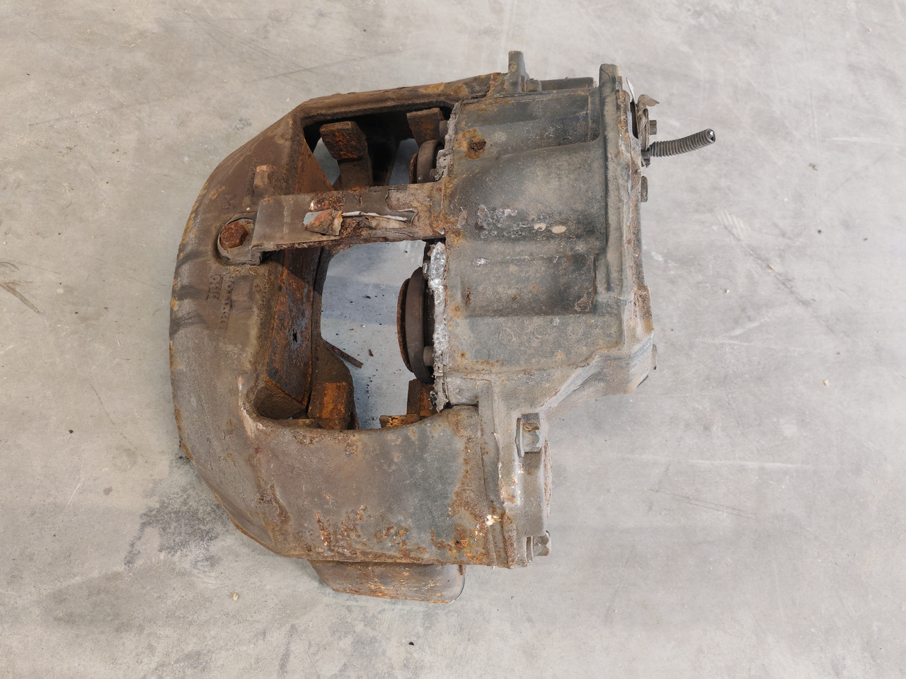 VOLVO RENAULT DXI / MERITOR ELSA 225 / BRAKE CALIPER / RIGHT - Kočiona čeljust: slika VOLVO RENAULT DXI / MERITOR ELSA 225 / BRAKE CALIPER / RIGHT - Kočiona čeljust VOLVO RENAULT DXI / MERITOR ELSA 225 / BRAKE CALIPER / RIGHT - Kočiona čeljust: slika VOLVO RENAULT DXI / MERITOR ELSA 225 / BRAKE CALIPER / RIGHT - Kočiona čeljust